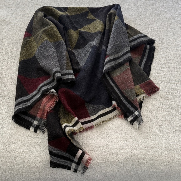 Zara Accessories - Zara geometric Danish Modern MCM style vibe large size square 53” x 53” versatil